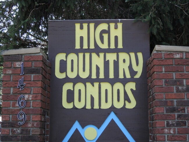 Building Photo - Desirable High Country Condo End Unit, Lar...