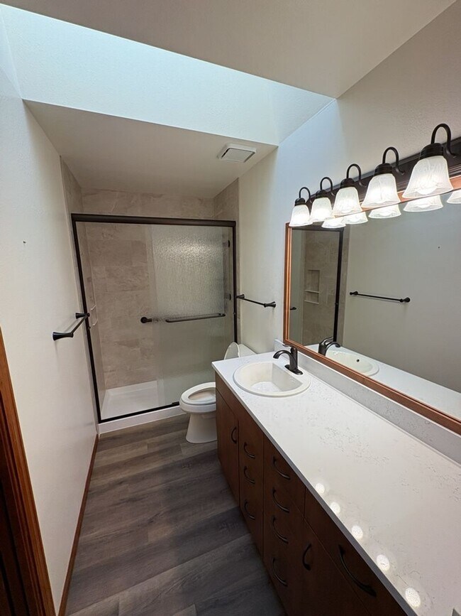 Building Photo - Updated 3BD/2BA with Garden Basement & Low Maintenance Living