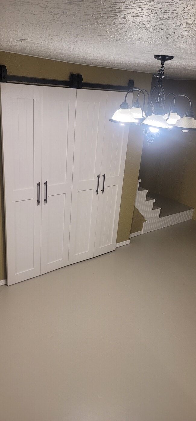 Building Photo - 1613 Draw St
