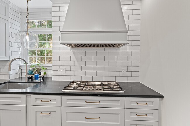 Building Photo - 105 Silverado Trail