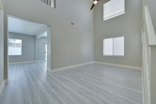 Building Photo - NW!!! 4 bedrooms!!! Pool and Spa!!! All ti...