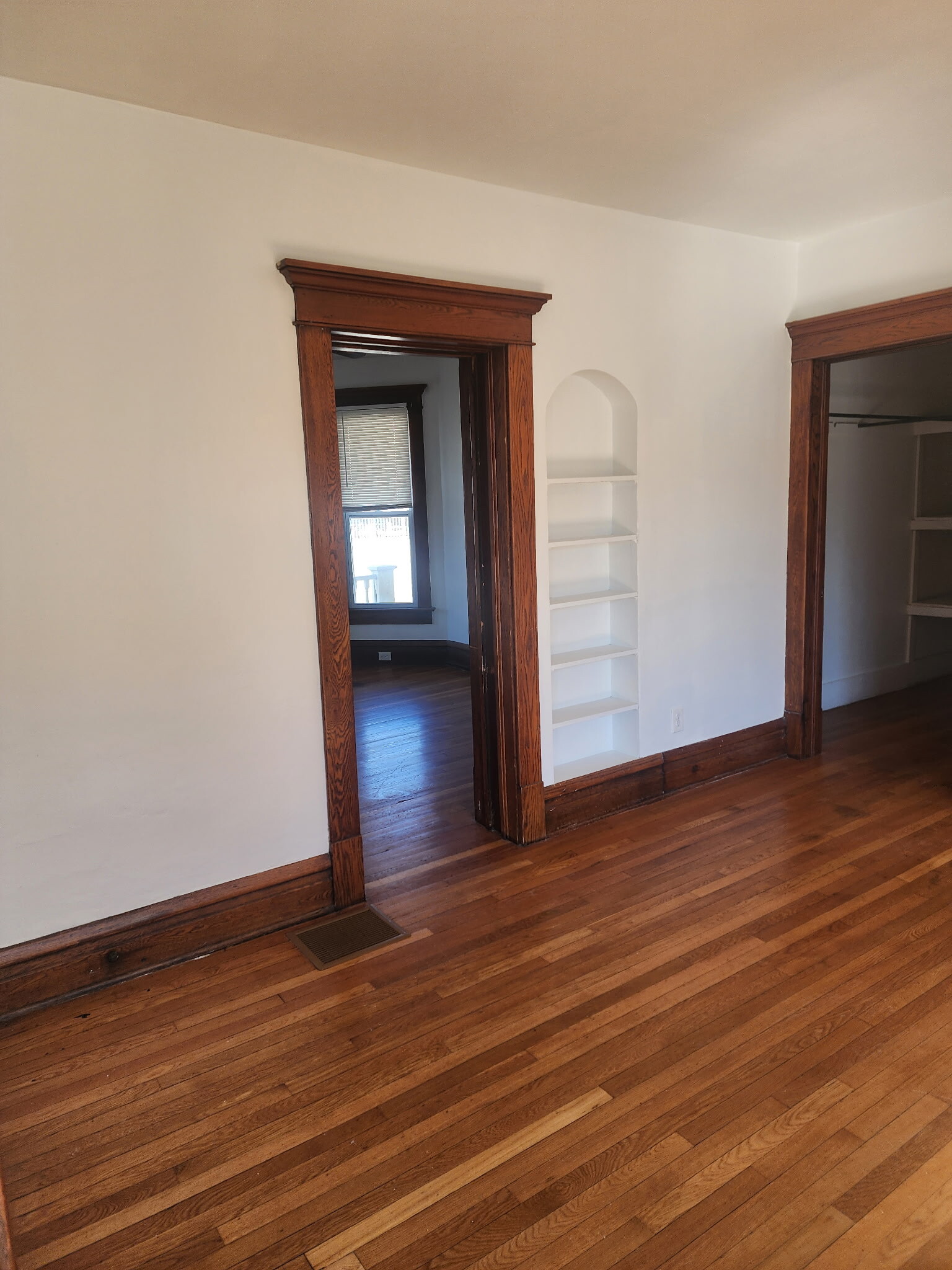 Building Photo - 222 N 5th St