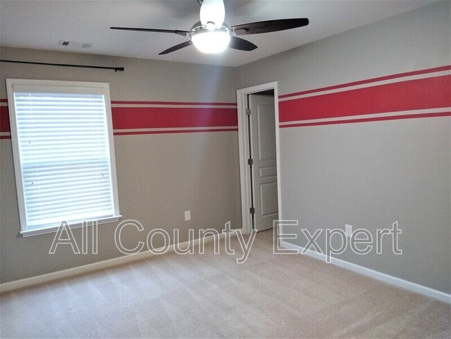 Building Photo - 635 Glenish CT
