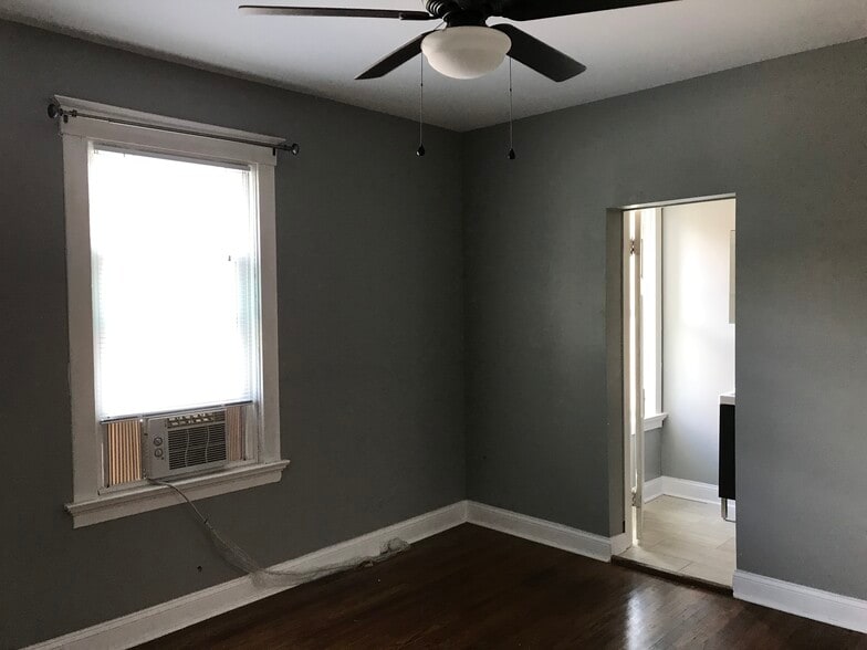 Bedroom - 602 E 21st St