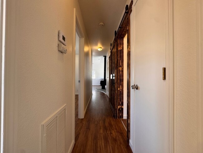 Building Photo - 695 Cameron Way