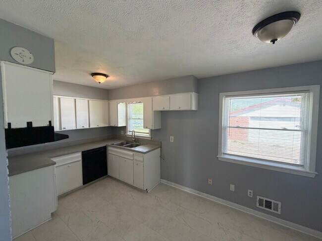 Building Photo - 4406 Clarene Dr