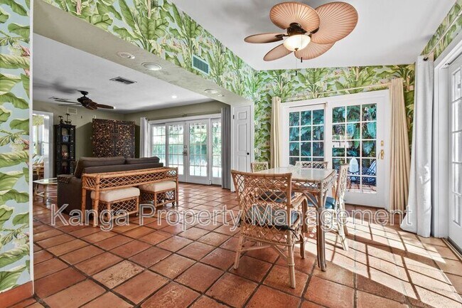 Building Photo - 194 Almeria Rd