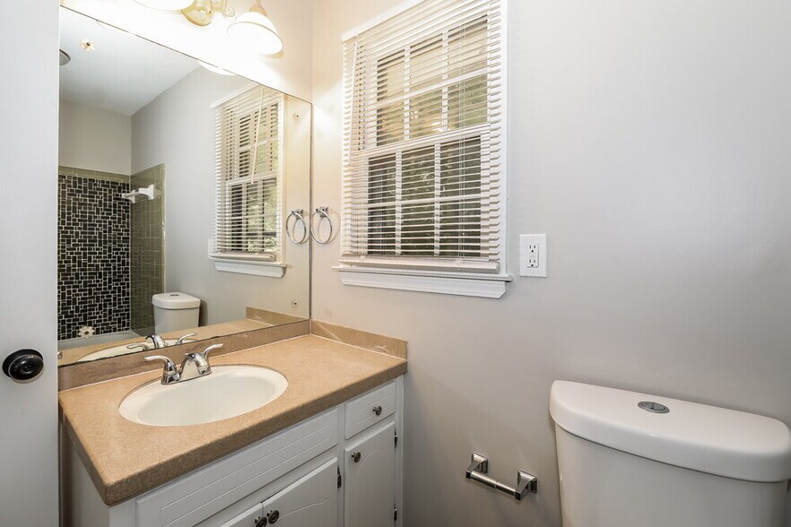 Building Photo - 4447 Casco Way NW
