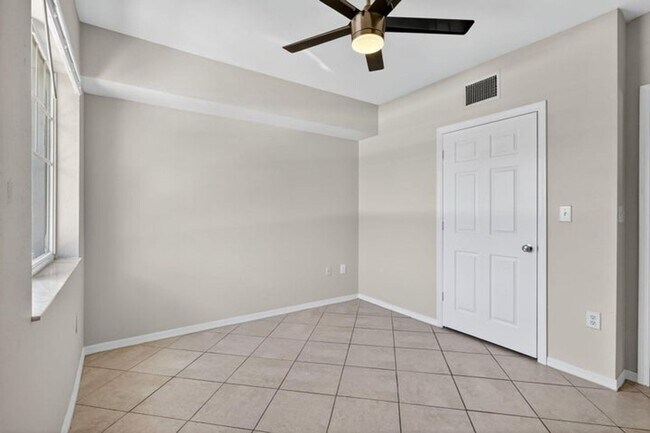 Building Photo - 6450 Emerald Dunes Dr