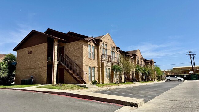 Building Photo - 201 Martingale