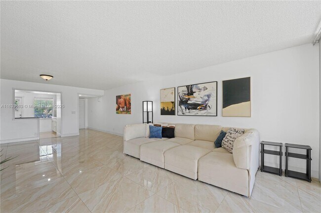 Building Photo - 2671 S Course Dr