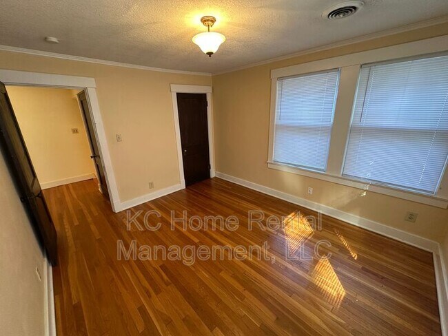 Building Photo - 5119 Grand Ave