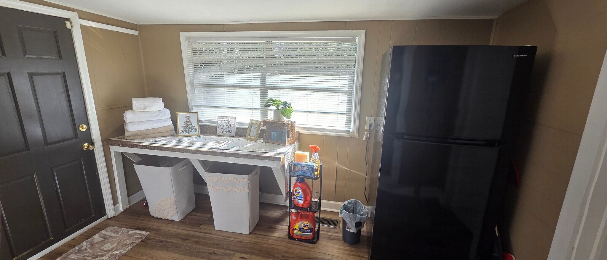 Laundry Room - 7043 S Goddard Rd