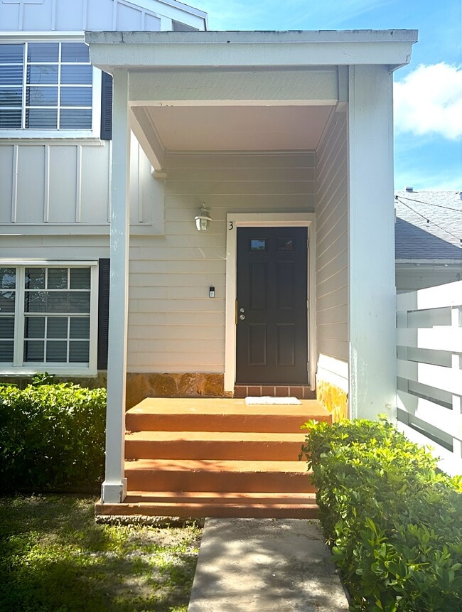 Building Photo - 13768 SW 149th Cir Ln