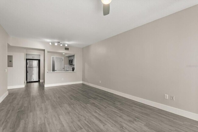 Building Photo - 322 E Central Blvd