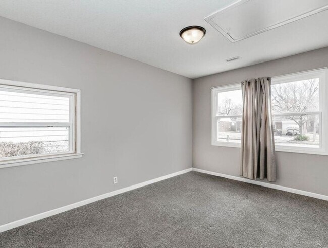 Building Photo - Adorable 3 bed, 1 bath!