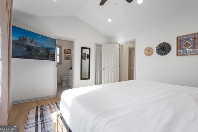 Building Photo - 17 N Wesley Ridge