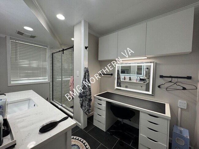 Building Photo - 6413 Berkshire Dr