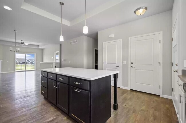 Island - 4354 Eagle Ridge Ln