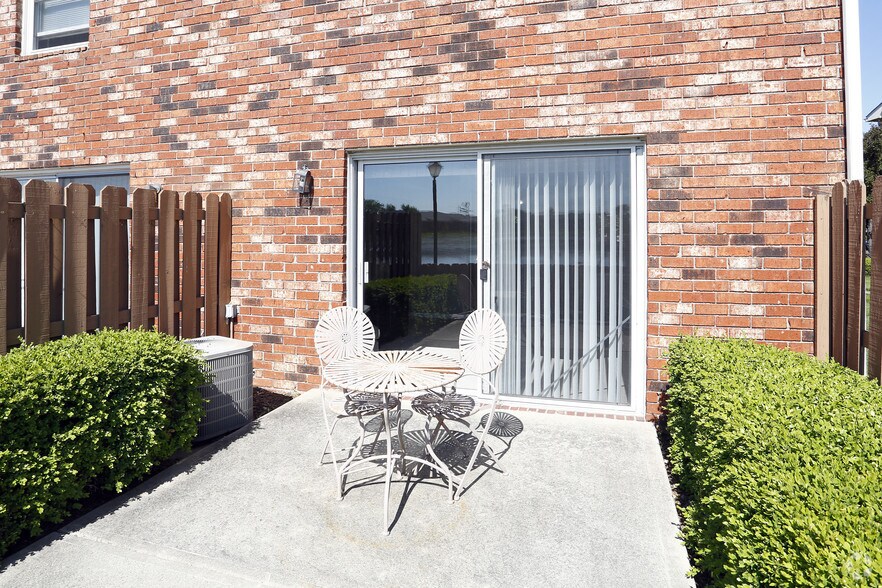 Lake Castleton Apartment Homes Indianapolis In Finder Patio Lake Castleton Apartment Homes