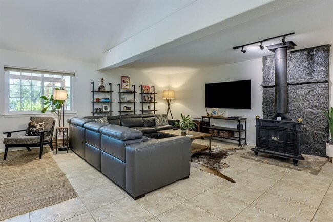 Building Photo - 418 Grand Prairie Cir