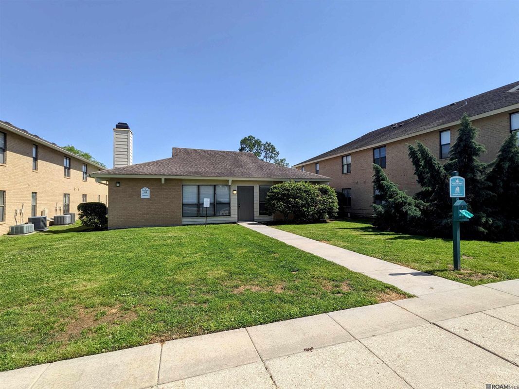 Building Photo - 5233 BUTTERCREEK LN, j2