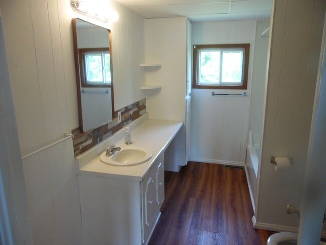 Building Photo - 1 Bedroom, 1 Bath Home,  close to Down Tow...