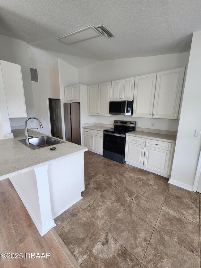 Building Photo - 6127 Jasmine Vine Dr