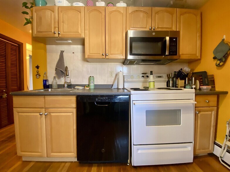 Building Photo - 87 Summer St