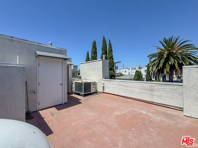 Building Photo - 1733 Malcolm Ave