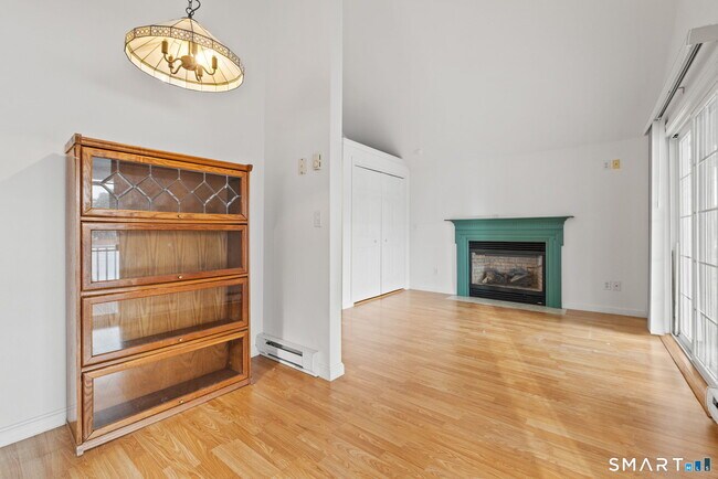 Building Photo - 120 Kenwood Rd