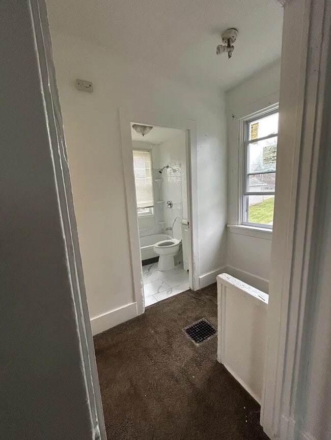 Building Photo - 1615 Cedar St