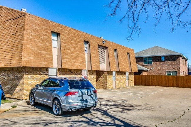 Building Photo - 105 Peach St