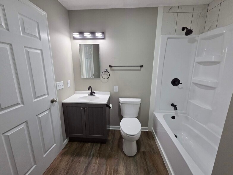 Building Photo - 1674 Ridgeview Ct