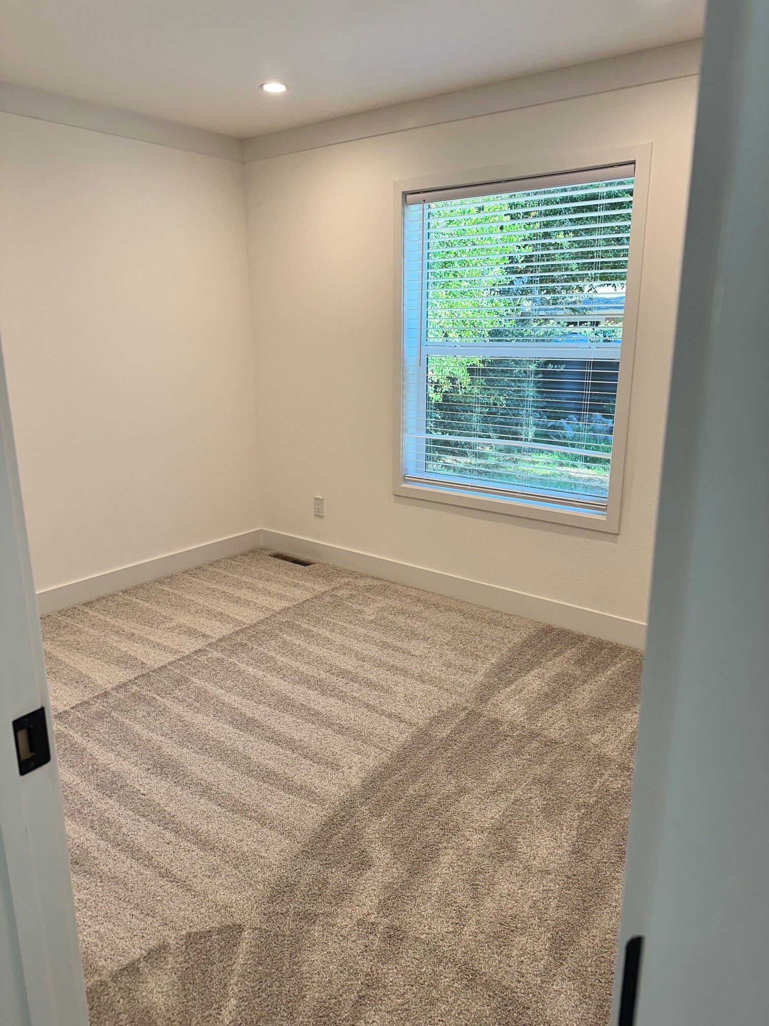 Building Photo - 148 Mission Dr