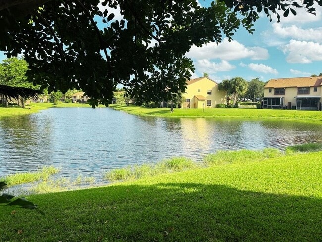 Building Photo - 3964 Cocoplum Cir