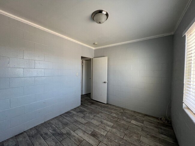 Building Photo - P266