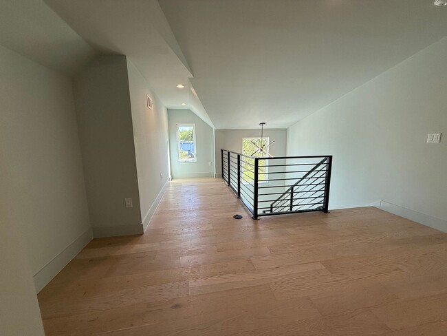 Building Photo - South Austin Oasis