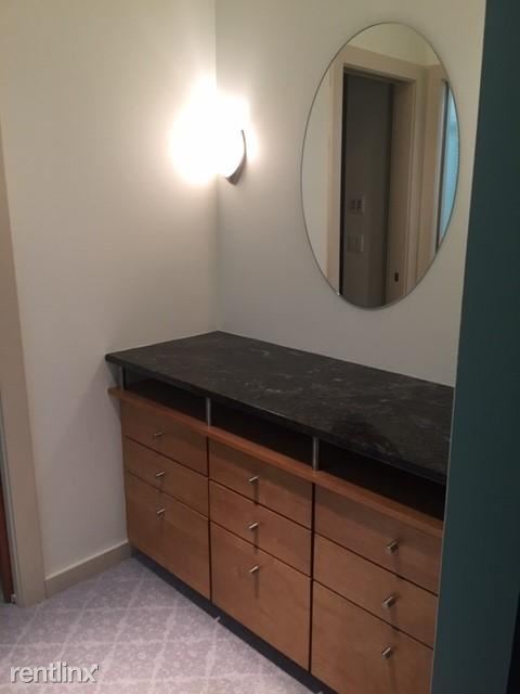 Building Photo - 1008 Dodge St