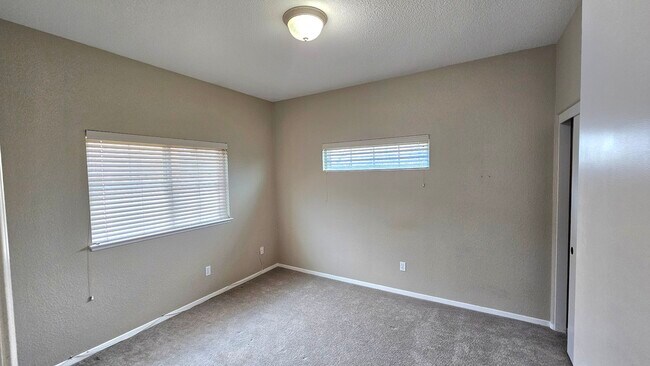 Building Photo - 756 N Texas St