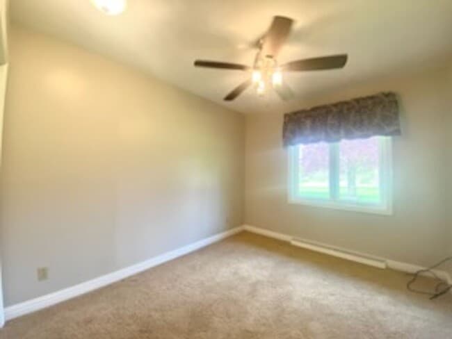 Building Photo - 5 bed / 3.5 bath Ranch House