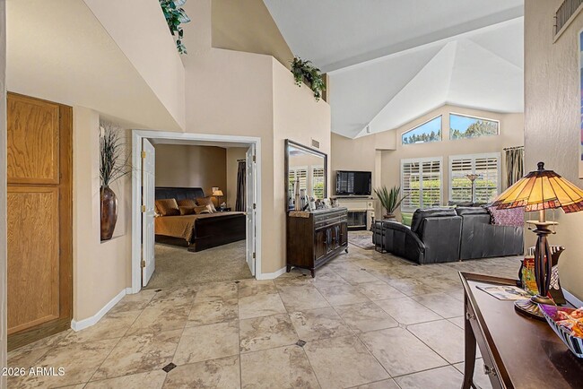 Building Photo - 4106 E Sunnyside Dr