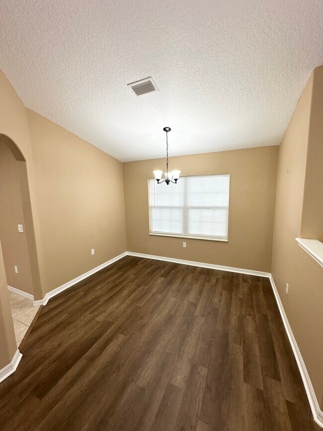 Building Photo - 12 Robin Pl