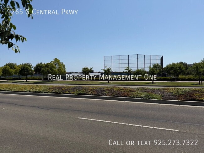 Building Photo - 1265 S Central Pkwy