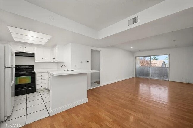 Building Photo - 278 N Wilshire Ave