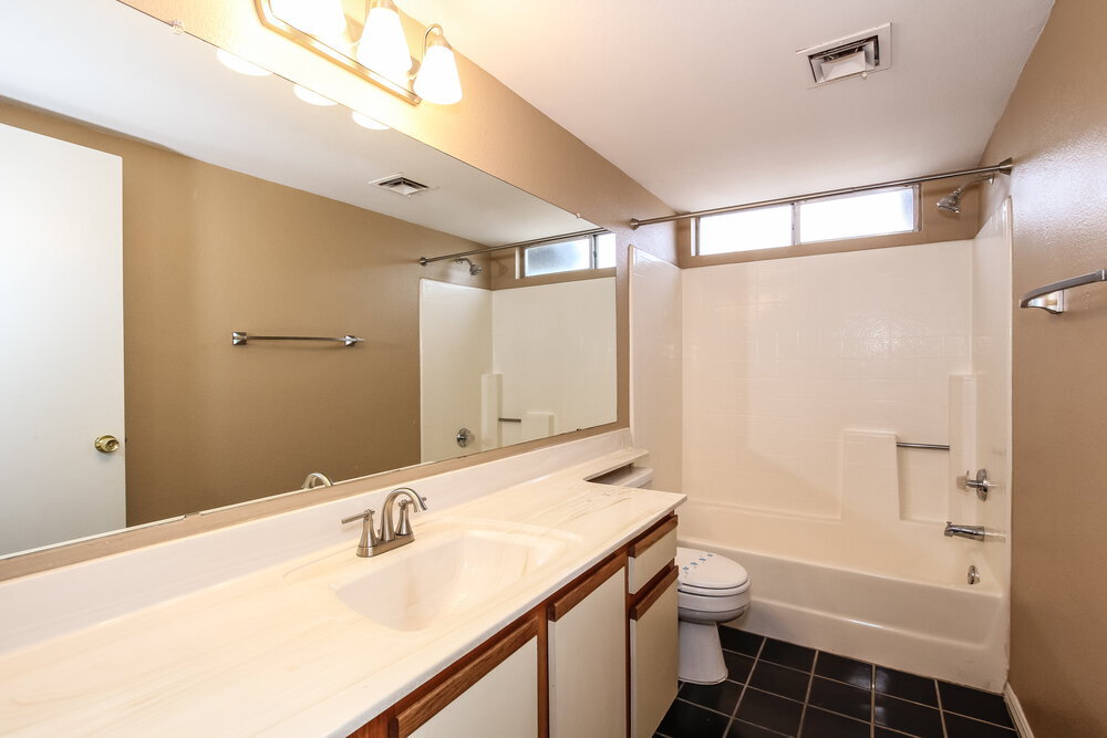 Building Photo - 8003 W Larkspur Dr