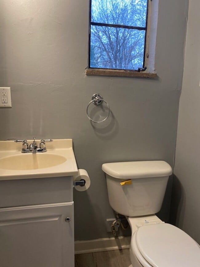 Building Photo - 3 Bed 1.5 Bathroom for rent in Dayton*