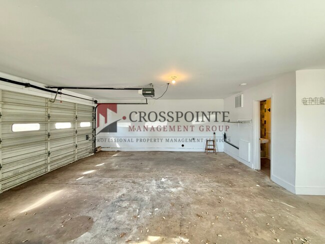 Building Photo - Charming 3 Bedroom, 2 Bathroom Home!