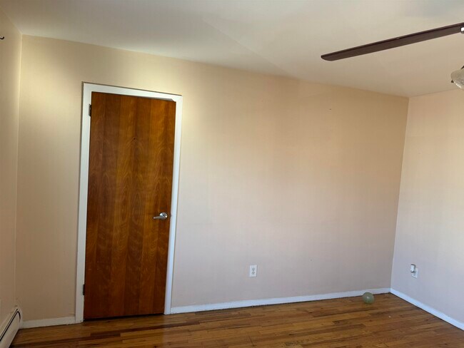 Building Photo - 108 Evergreen St