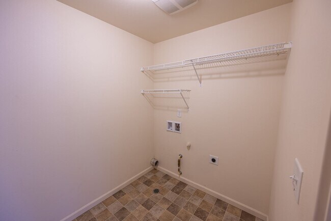 Building Photo - Three bedroom home in Orchards. - Central Air